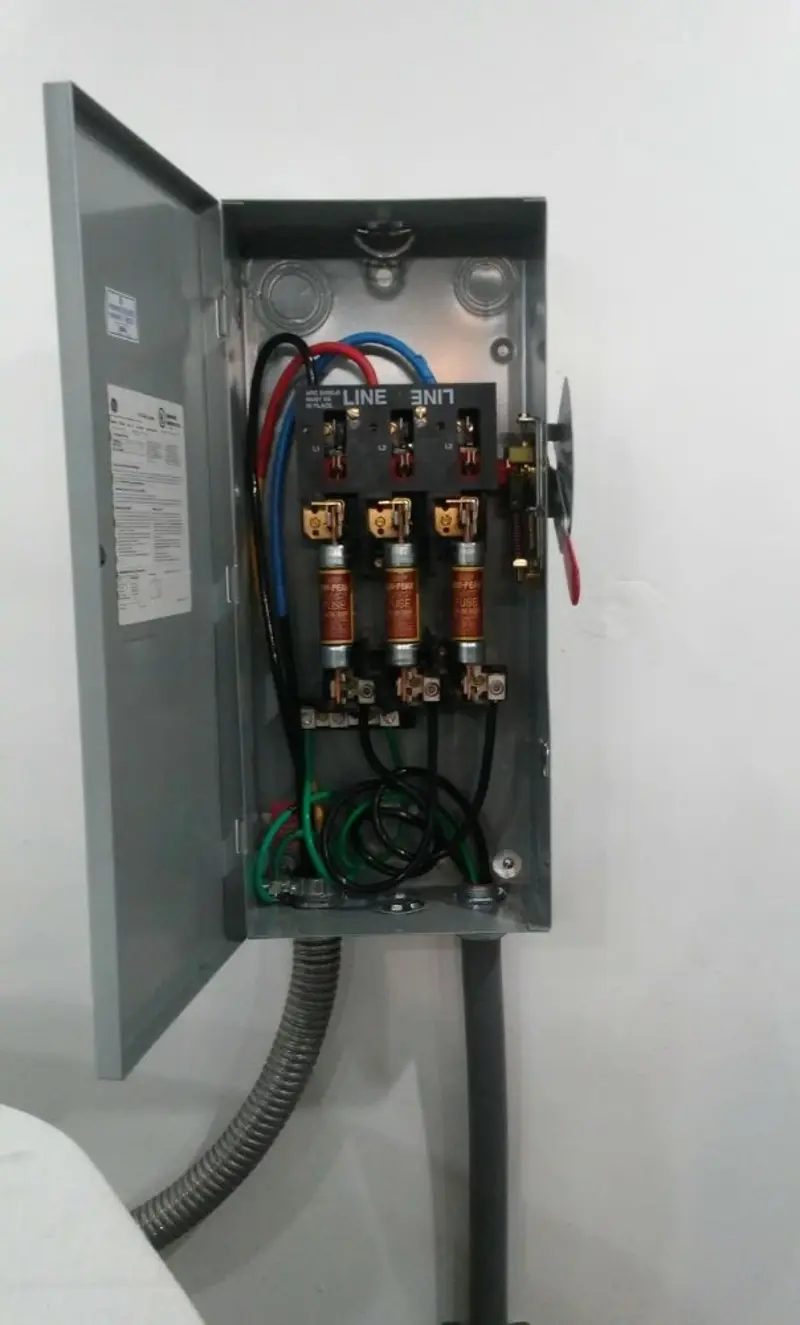Three-phase disconnect switch installed for Smoke Detector Installation in Sherrelwood